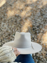 Load image into Gallery viewer, Premium Wool Stiff Brim Hat
